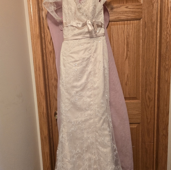 Wedding dress - Picture 5 of 16